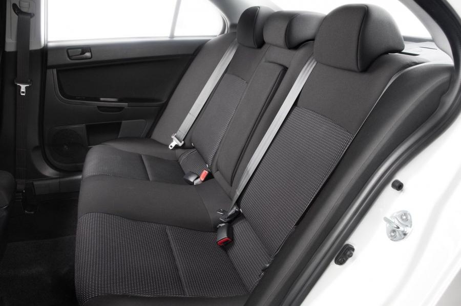  Mitsubishi Lancer ES 2010 года  (фото 20 из 24)